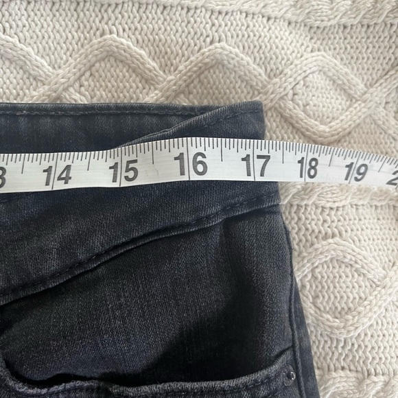 Levi’s Black 711 Skinny, Distressed Jeans Women’s Size 33 - Picture 14 of 16